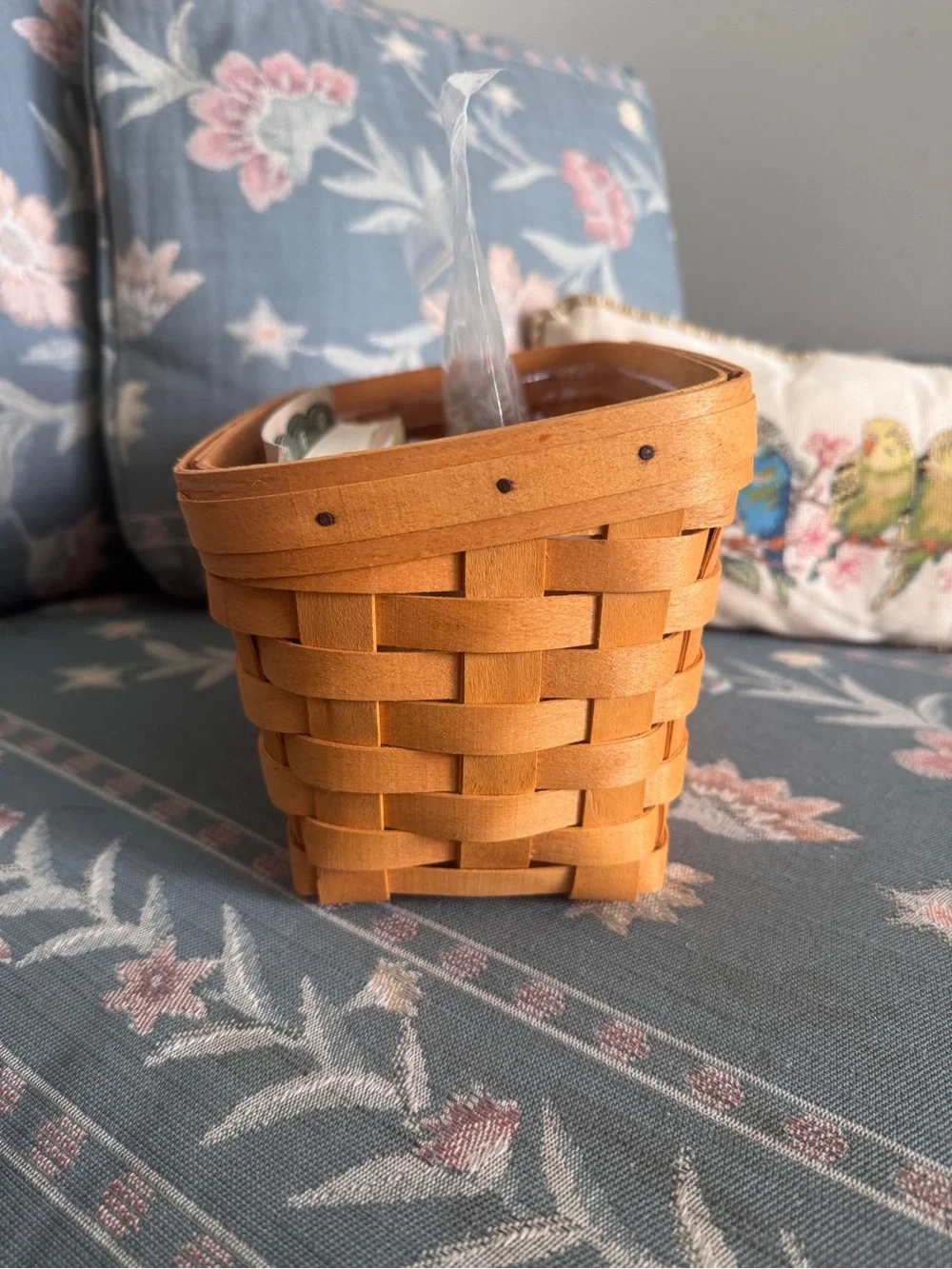 Longaberger Woven Basket with Floral garter - Recipe Cards - plastic liner - lid